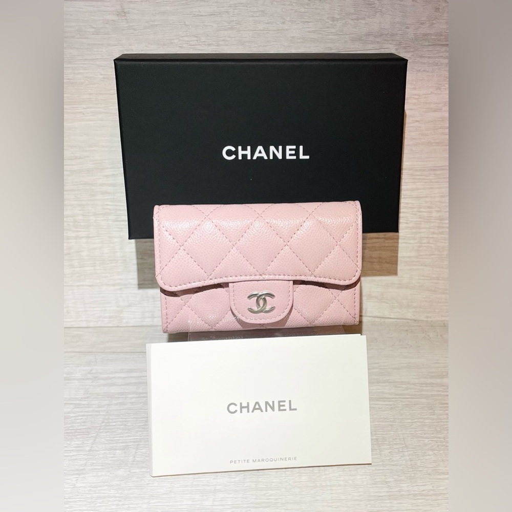 ♥️SOLD♥️ CHANEL 24P Pink Caviar SHW Quilted Classic Snap Card Holder Wallet